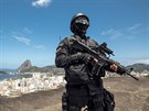 Brazilská policie se s tím nepáe, kadý den zabije est zloinc. Na snímku...