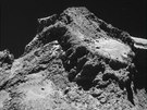 Snímky povrchu komety 67P/Čurjumov-Gerasimenko z paluby sondy Rosetta ze...