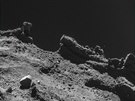 Snímky povrchu komety 67P/urjumov-Gerasimenko z paluby sondy Rosetta ze...