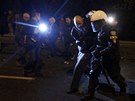 Poádková policie zatkla ve Varav více ne 200 pravicových extremist, kteí