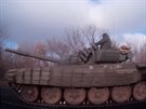 Kameraman agentury AP v Doncku natoil kolonu tank.