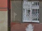 ipka upozorující na letecký kryt v ulici Ostrovského.