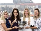 eské tenistky (zleva) Andrea Hlaváková, Lucie afáová, Petra Kvitová a Lucie...