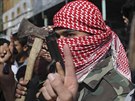 Maskovaní Palestinci v Rafahu oslavovali útok na idy v synagoze v Jeruzalém.