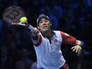 RETURN. Japonský tenista Kei Niikori hraje v semifinále Turnaje mistr proti...