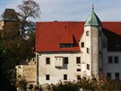 Souást hradního komplexu tvoí také renesanní Pední zámek.