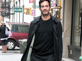 To jednapadesátiletý newyorský vizioná Marc Jacobs platí za sexsymbol stále....