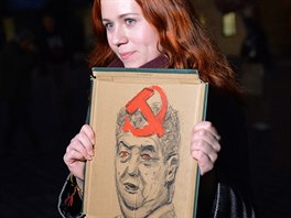 Prezident Milo Zeman elil dalí skupince demonstrant.