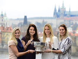 Zleva Andrea Hlavkov, Lucie afov, Petra Kvitov a Lucie Hradeck...