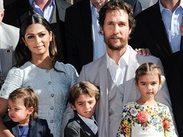 Matthew McConaughey, jeho manelka Camila Alvesov a jejich dti Livingston,...