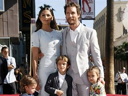 Matthew McConaughey, jeho manelka Camila Alvesov a jejich dti Livingston,...