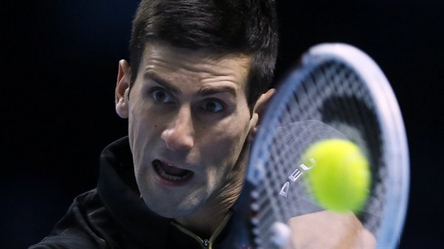 NAPLNO. Novak Djokovi v utkn s Tomem Berdychem.