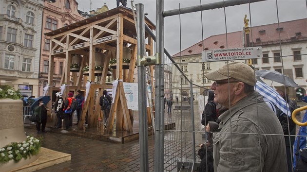 Do věže katedrály sv. Bartoloměje v Plzni se vrací pětice zvonů - čtyři nové a jeden vyčištěný (18. 11. 2014)