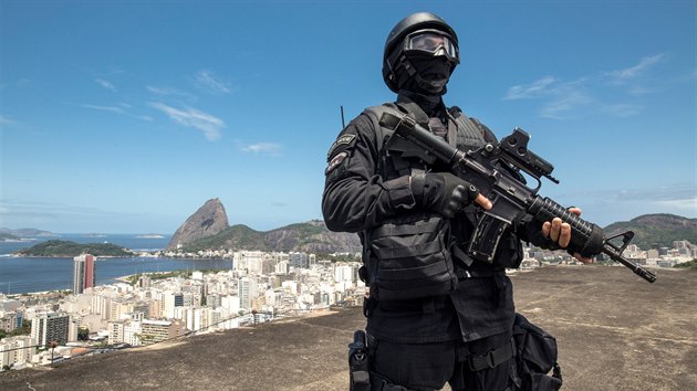 Brazilská policie se s tím nepáře, každý den zabije šest zločinců. Na snímku...