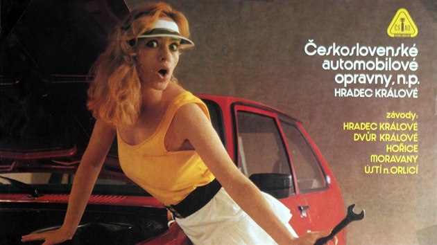 Neuvěřitelné: lascivní slečna v minisukni, příliš zvědavý automechanik a lahev zápaďácké Coca-Coly. Československé automobilové opravny, 1989