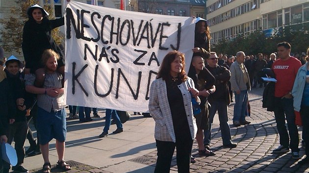 Studenti opavské univerzity s transparentem. (11. listopadu 2014)