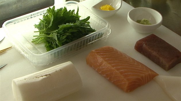Ingredience potebn na ppravu japonskho otsukuri. Tedy sashimi, co jsou pltky syrovch ryb. 