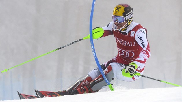 Marcel Hirscher ve slalomu v Levi. 