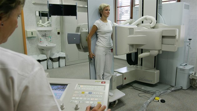 Jednou z posledních investic do jičínské nemocnice byl nákup digitálního rentgenu za víc než 19 milionů korun (září 2009).