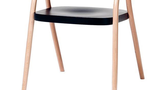 Novodobá klasika židle 002 navazuje na tradici ohýbaného nábytku firmy TON. 
