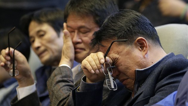 Příbuzní obětí z potopeného trajektu Sewol na zasedání korejského parlamentu 7. listopadu 2014