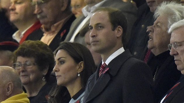 Princ William a jeho thotn manelka Kate na stadionu v Cardiffu (8. listopadu 2014)
