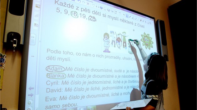 Třeťáci ve škole v Lysé nad Labem používají ve výuce tablety (13. 11. 2014).