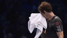 Andy Murray ví, že je zle. V souboji s Rogerem Federerem na Turnaji mistrů byl...