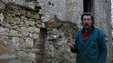 V kapli �ije bezdomovec Pavel se souhlasem církve u� t�i roky.