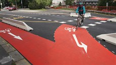 Cyklostezka v ulici Na Rybníku slouí od roku 2011.