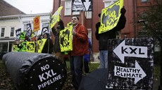 Ropovod má i celou �adu odp�rc�. Takto se demonstrovali za zru�ení výstavby ve...