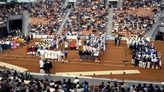 TABU. Zpravodajství o vítzstvích Martiny Navrátilové bylo pro eskoslovenská média dlouho tabu. A tak i tahle fotografie z Wimbledonu v roce 1984 la rovnou do archivu, ani byla zveejnna.