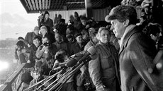 Milo� Zeman b�hem listopadové demonstrace v Praze na Letné (25. listopadu 1989)