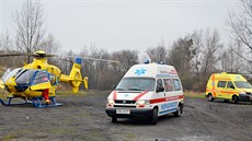 Do Paskova p�ijelo sedm sanitek a p�ilet�l záchraná�ský vrtulník. (18....