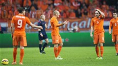 CO SE D�JE? Zkoprn�lí a na�tvaní Nizozemci po inkasovaném gólu.