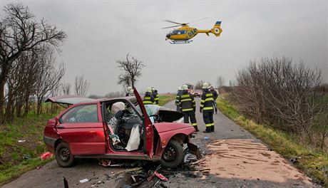 Tragická nehoda na silnici íslo 2997 u Smiic na Královéhradecku. (28. 11....