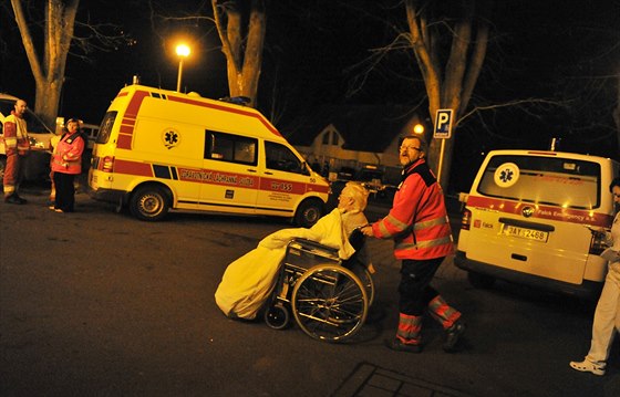 Návrat evakuovaných pacient do havlíkobrodské nemocnice (20. 11. 2014)