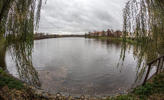 Stavai oekávali, e se Jordán bude napoutt zhruba rok, ale stailo k tomu...