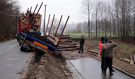 idi polského kamionu, který v Bukovci vysypal v roce 2014 na cyklostezku ást...