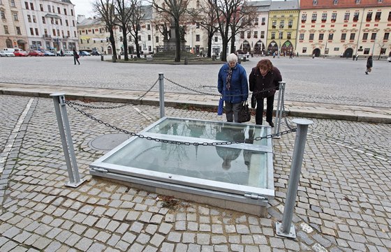 Necelé dva roky vydrely na jihlavském Masarykov námstí neastn eené prhledy do podzemí. Magistrát nyní rozhodl, e je nechá zakrýt.