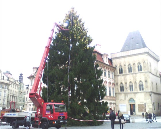 Zdobení vánoního stromu na Staromstském námstí