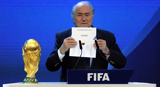 éf FIFA Sepp Blatter v moment, kdy oznámil jméno poadatele MS 2022.