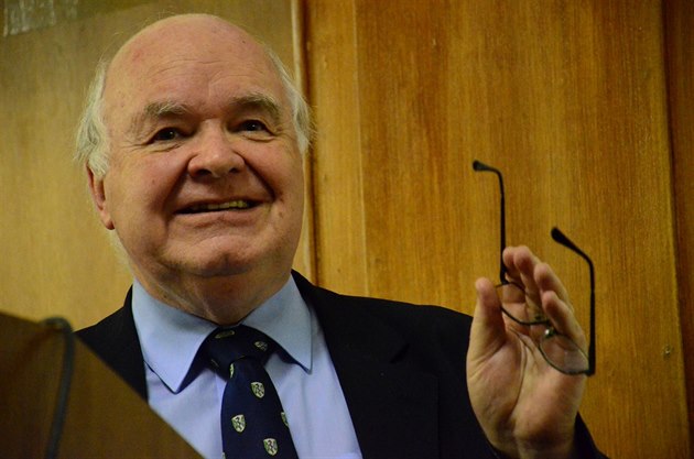 Prof. John Lennox p�edná�el na Filosofické fakult� Univerzity Karolvy v Praze...