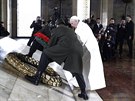 Pape Frantiek pokládá vnec na hrob Mustafy Kemala Atatürka, zakladatele...