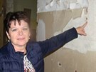 editelka biskupského gymnázia v Bohosudov Jana Pucharová ukazuje stopy po...