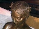Ukradená tém dvoumetrová bronzová socha nahé eny váící skoro 300 kilogram