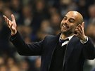 TO MYSLÍTE VÁN? Trenér fotbalist Bayernu Mnichov Pep Guardiola se diví bhem...