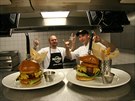 Pipravili jsme legendární burgery z Hard Rock Café.