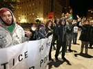Lidé protestují proti osvobozujícímu verdiktu nad policistou i v Salt Lake City.