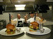Připravili jsme legendární burgery z Hard Rock Café.